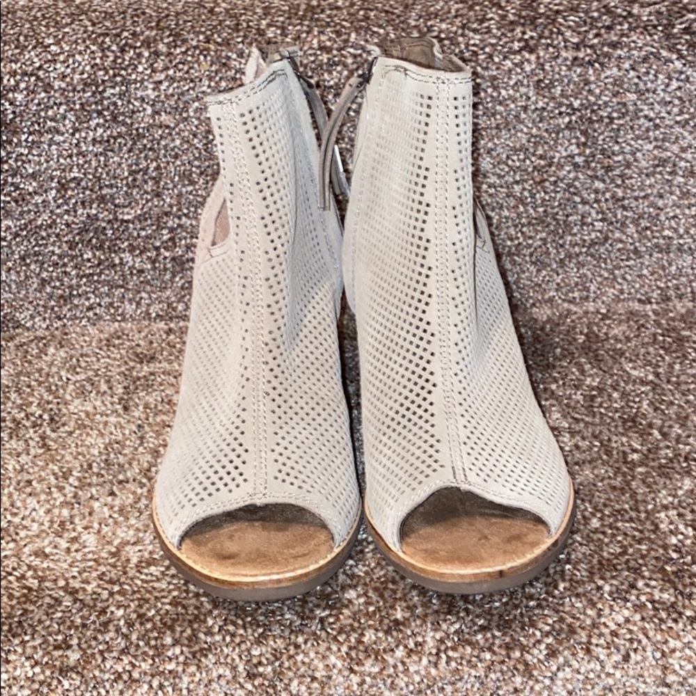 Toms Majorca Suade Bootie 7
